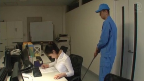 Japanese secretary Imanaga Sana stayed late in the office to fuck