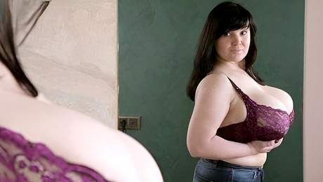 Eva Bergs straight hair trailer by