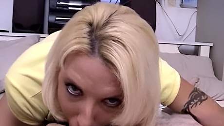 Desirable baby doll's amateur small dick action