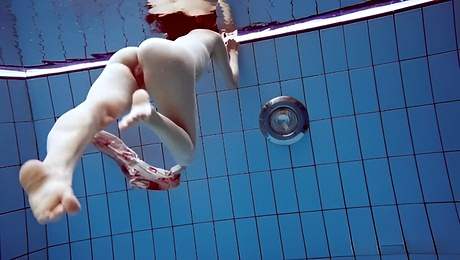 Underwater Show featuring Martina's red head video