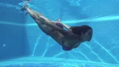 Pornstar Heidi Van Horny swims naked in the pool